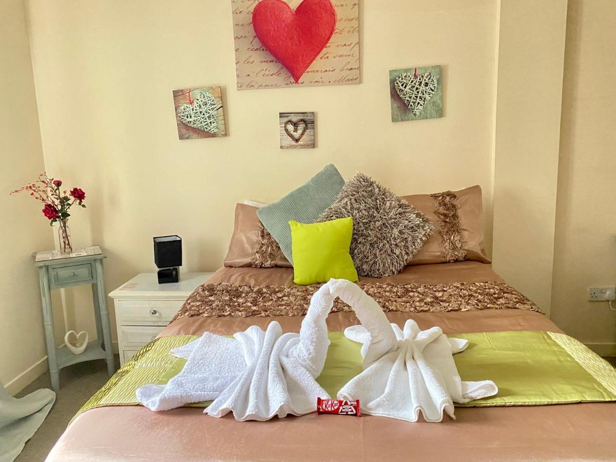 Lovely Double Room With Private Bathroom And Double Room With Shared Toilet & Parking Free Edinburgh Kültér fotó