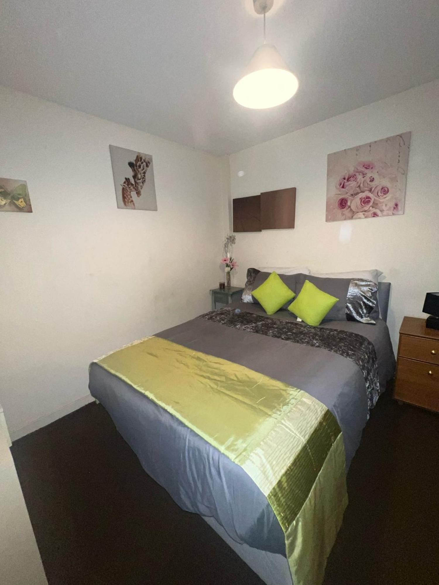Lovely Double Room With Private Bathroom And Double Room With Shared Toilet & Parking Free Edinburgh Kültér fotó